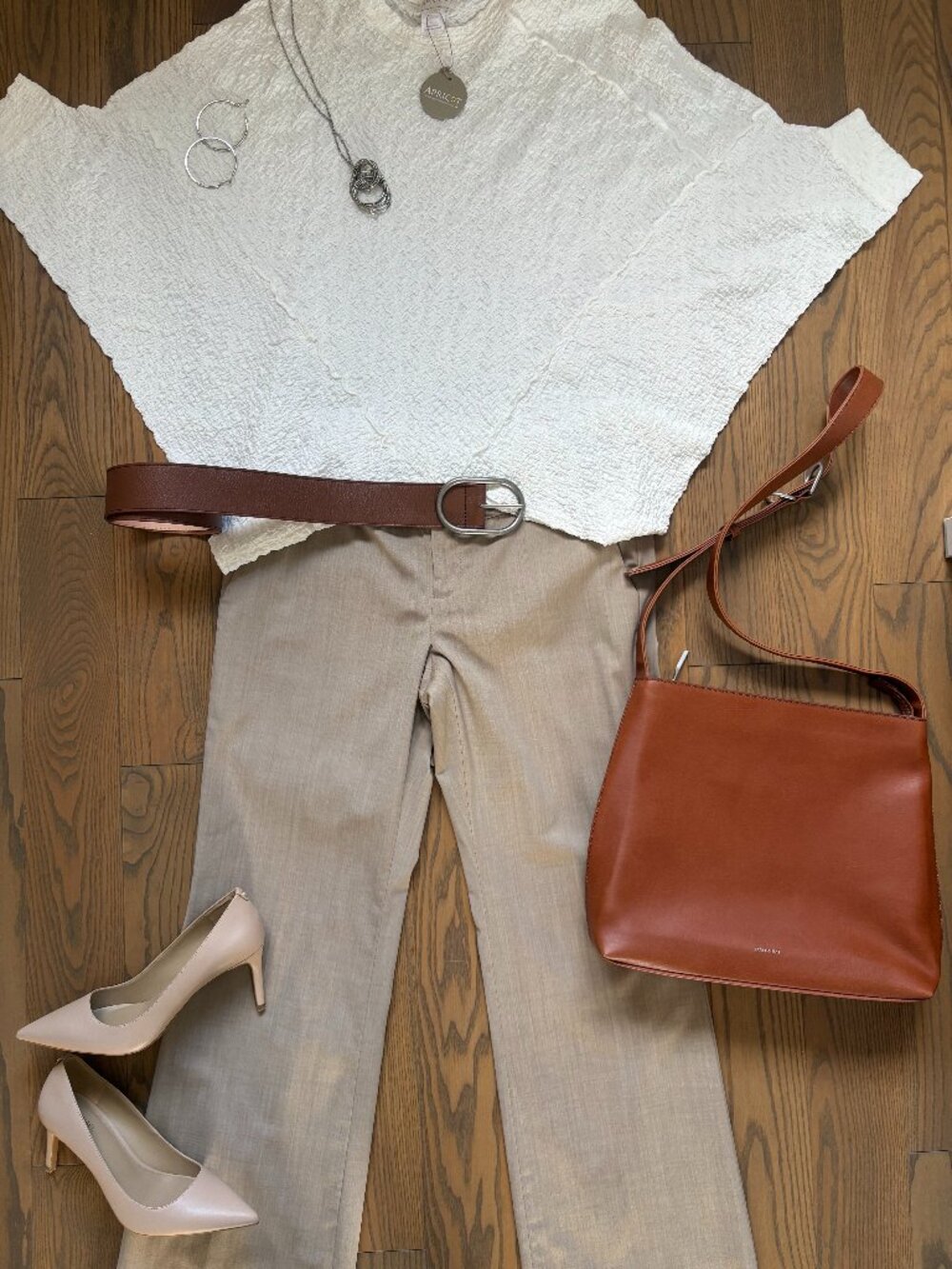 BANANA REPUBLIC Beige Wool Trousers, size 10, Like New